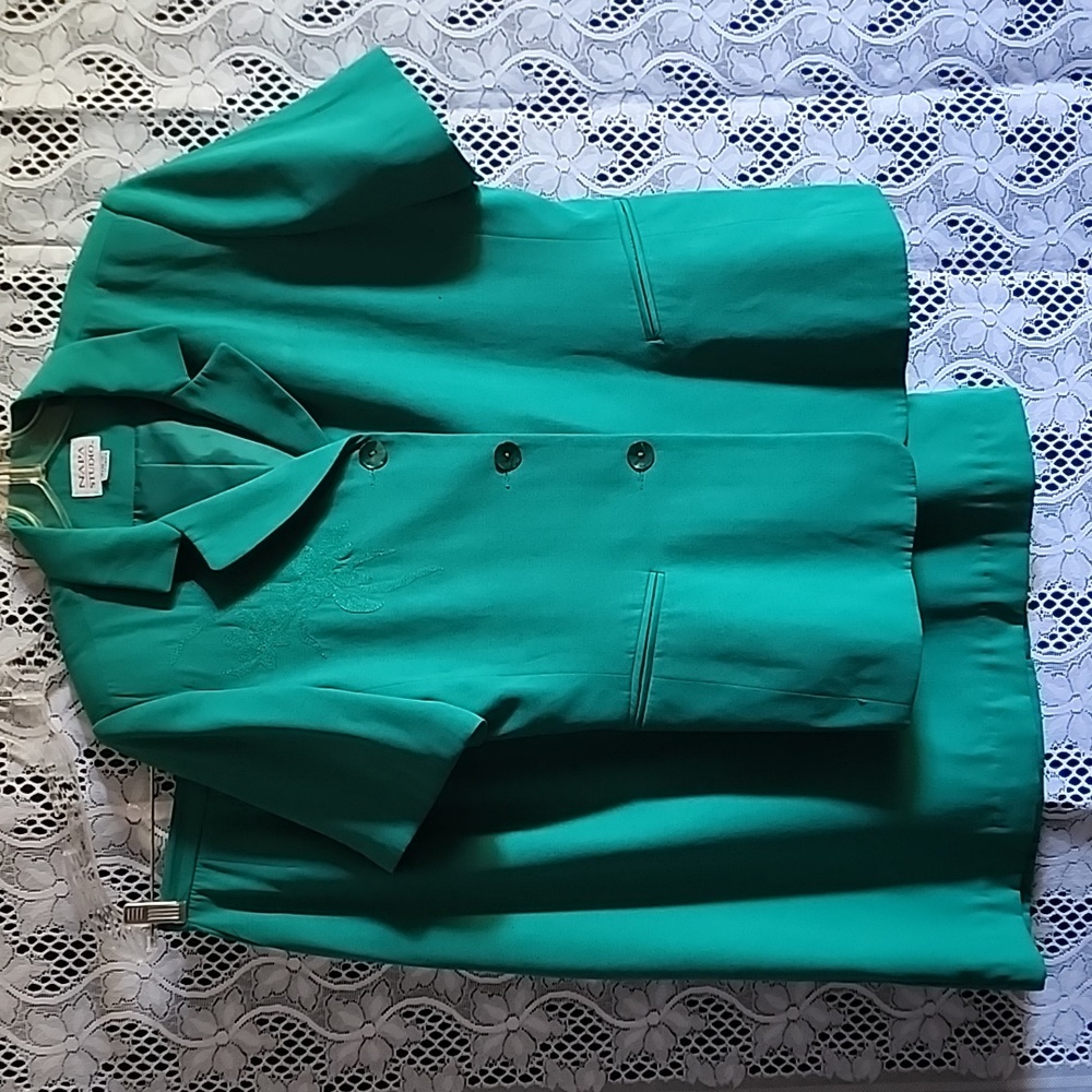 Napa Studio Short Sleeve Green Skirt Suit